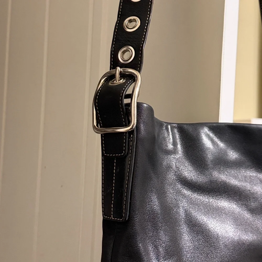 Vintage Coach Legacy 1415 Slim Duffle shoulder Bag in black with white stitching